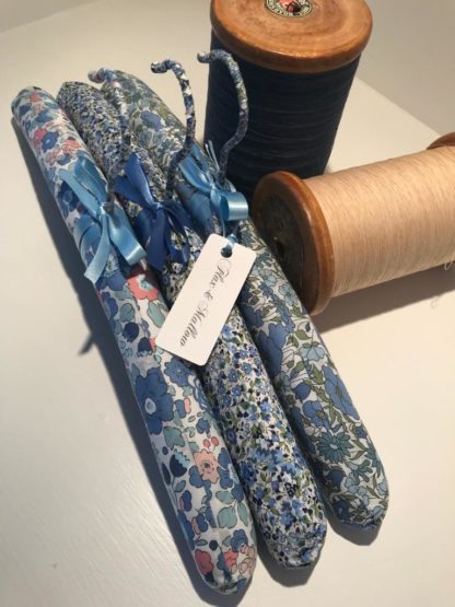 Set of three blue padded clothes hangers – Liberty Print